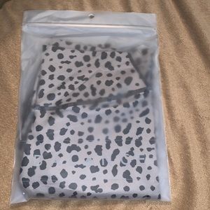 Snow leopard midnight leggings